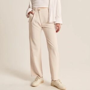 Abercrombie Tailored Relaxed High Rise
Crossover Waistband Trouser Pants Tan